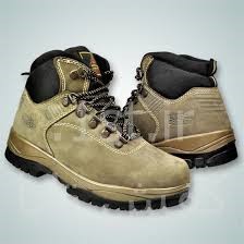 سفارش آنلاین انواع کفش های کوهنوردی