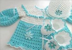 قیمت لباس بچه گانه بافتنی