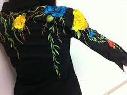 گلدوزی روی مانتو مجلسی زنانه