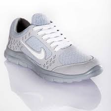 عرضه انواع کفش کتانی