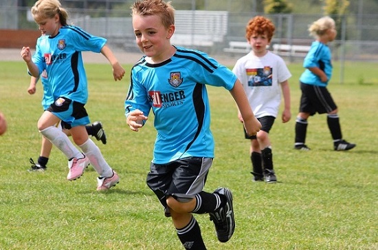 کفش بچگانه فوتبال