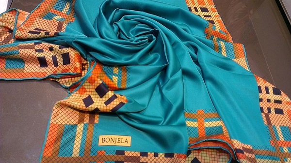 روسری دست دوز