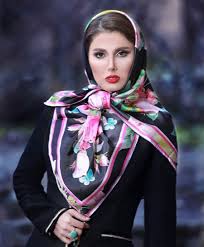 روسری زنانه با طرح فانتزی