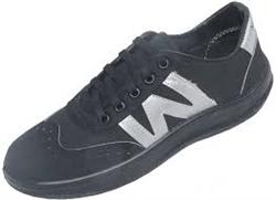 خریدار کفش ورزشی تایگر