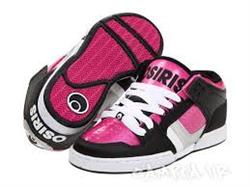 عرضه کفش اسپرت کتانی