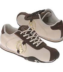 فروشگاه عرضه عمده کفش ورزشی فوتسال