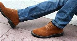 تولید انواع کفش اسپرت قهوه ای