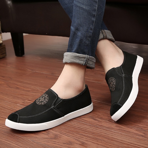 کفش مارک دار